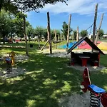 Breskens Chalet Timeout Breskens Mit Zaun Hausnr B26