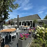 Breskens Chalet Timeout Breskens Mit Zaun Hausnr B26